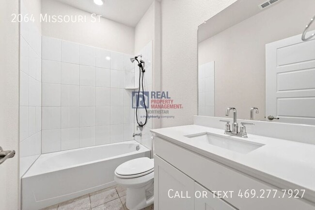 Building Photo - 2064 Missouri St