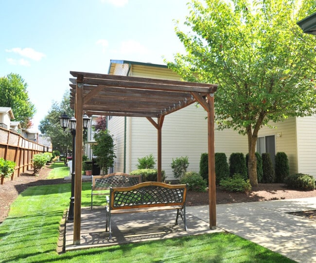 Building Photo - Emerald Pointe Apartments