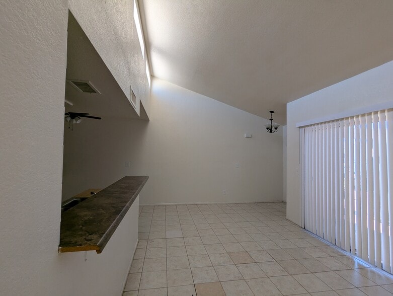 Building Photo - 1477 E 27th Ave
