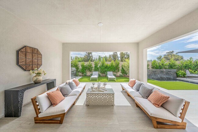 Building Photo - 120 Riverbend