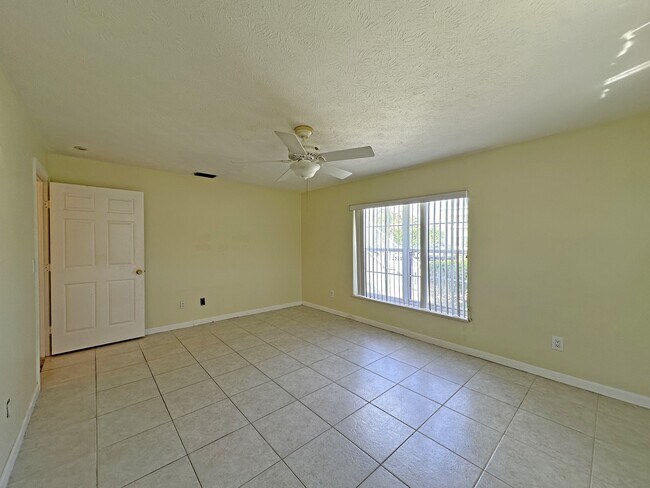 Building Photo - 2130 SE Wild Meadow Cir