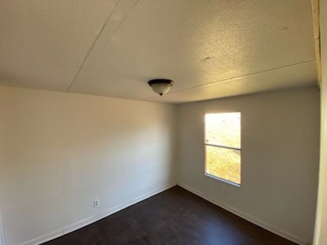 Building Photo - Newly renovated! Must see! SECTION 8 OK!