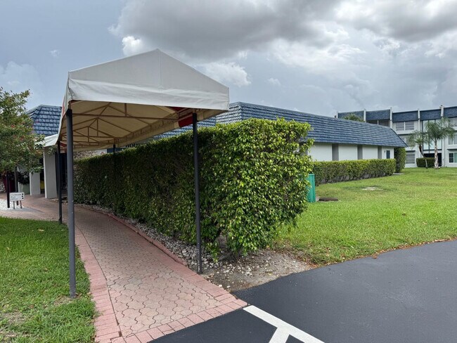 Building Photo - 7797 Golf Cir Dr