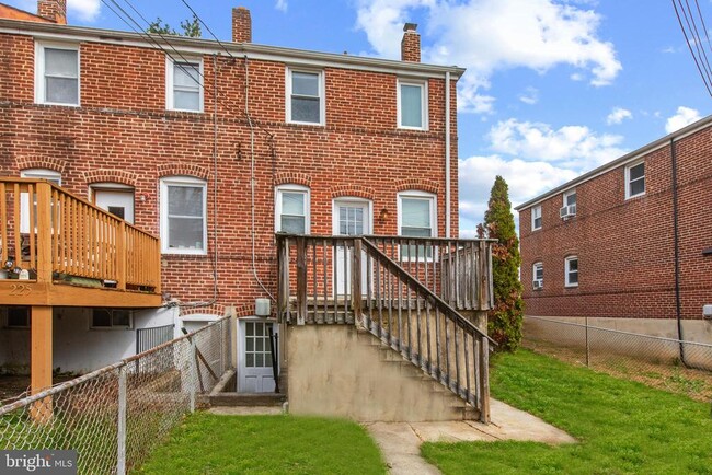 Building Photo - 227 Willow Ave