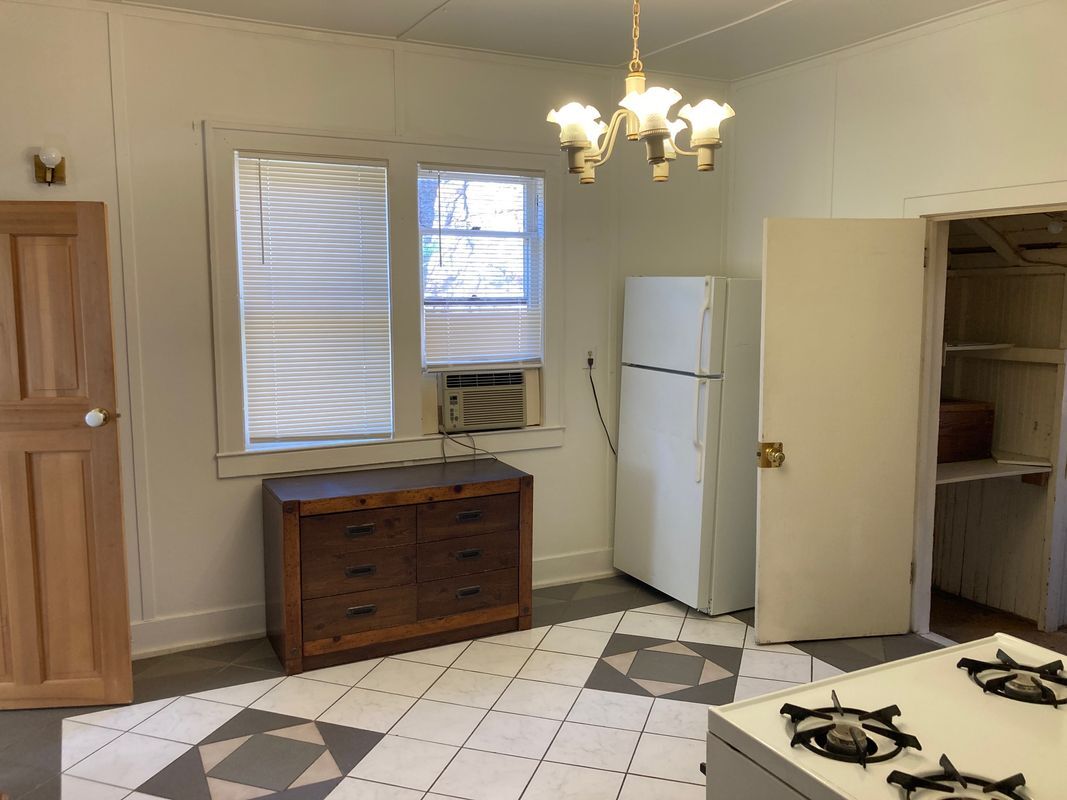 Building Photo - 1015 Manitou Ave