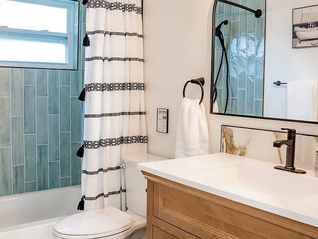 Building Photo - Cozy Updated Home Near Beaches, Shops & BayCare Ballpark