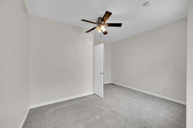 Building Photo - $3,225.00 - 2 Beds, 1.5 Bath, Townhouse in...