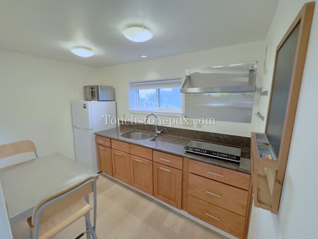 Building Photo - 2025-AZIMUTH1