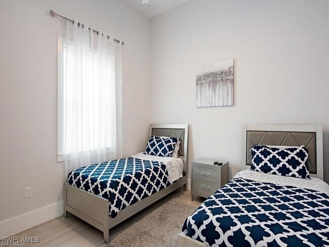 Building Photo - 710 Soll St