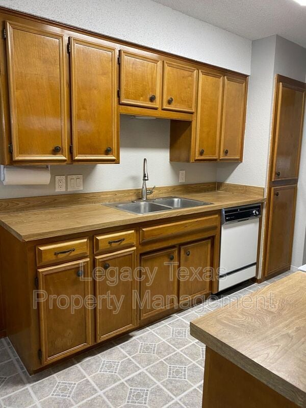 Building Photo - 1413 Berry Dr