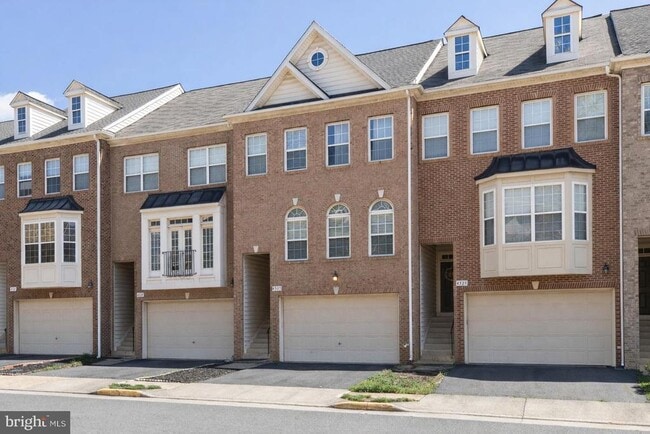 Building Photo - 4527 English Holly Dr