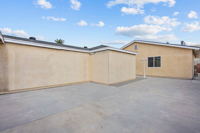 Building Photo - 18621 Bryant St