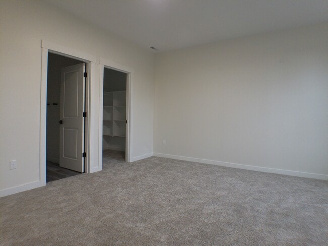 Building Photo - 563 1/2-MHH8528 S 7th St