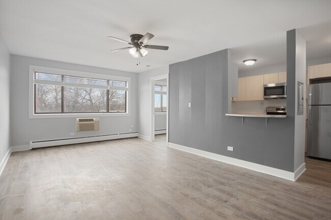 Building Photo - 6826 N Ridge Blvd