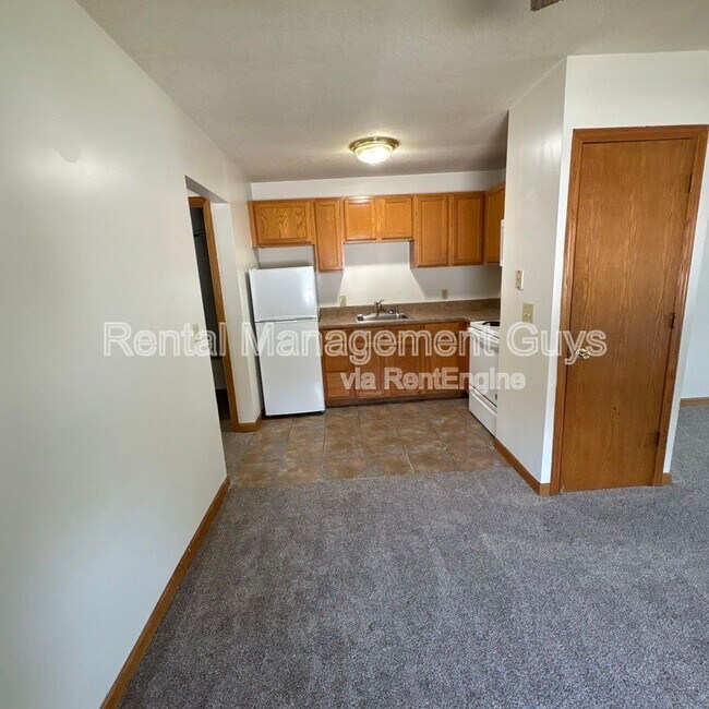 Building Photo - 4615 Tyler St NE