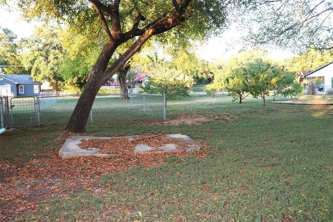 Building Photo - 352 W Vaughan St