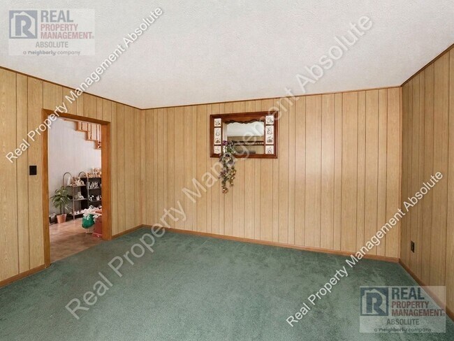 Building Photo - 324 Mammoth Rd