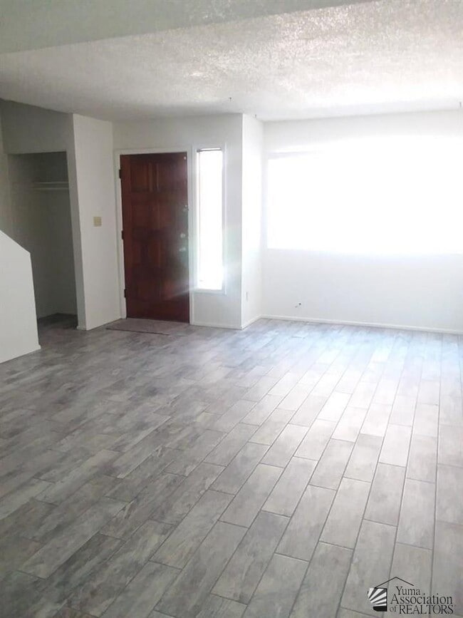 Building Photo - 833 S Avenue A