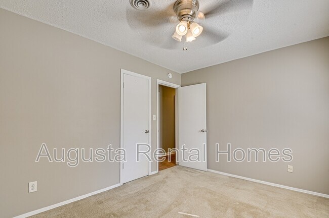 Building Photo - 4505 Colonial Rd