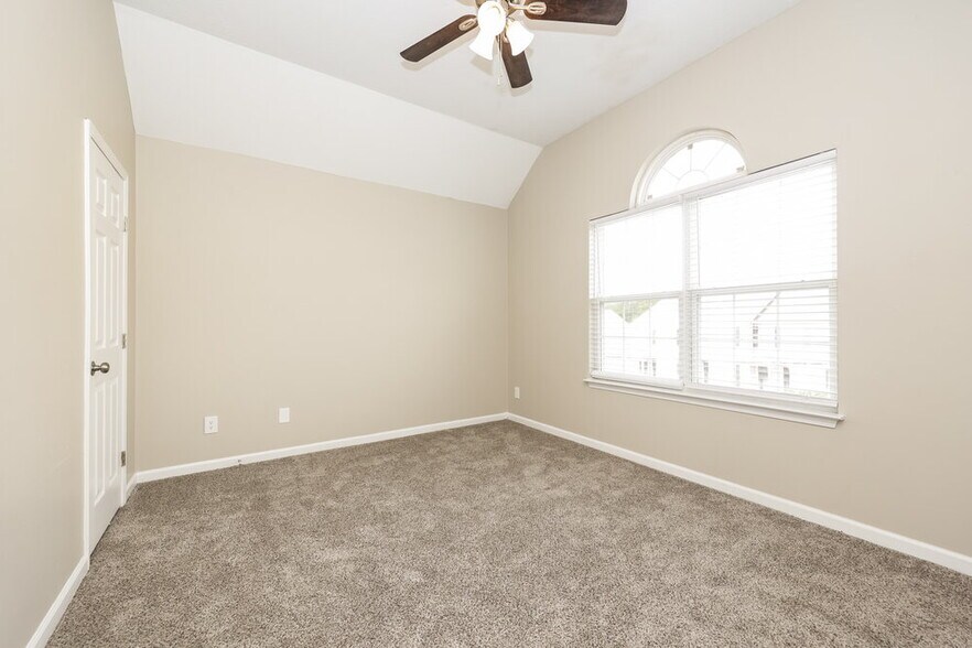 Building Photo - 8030 Logan Dr