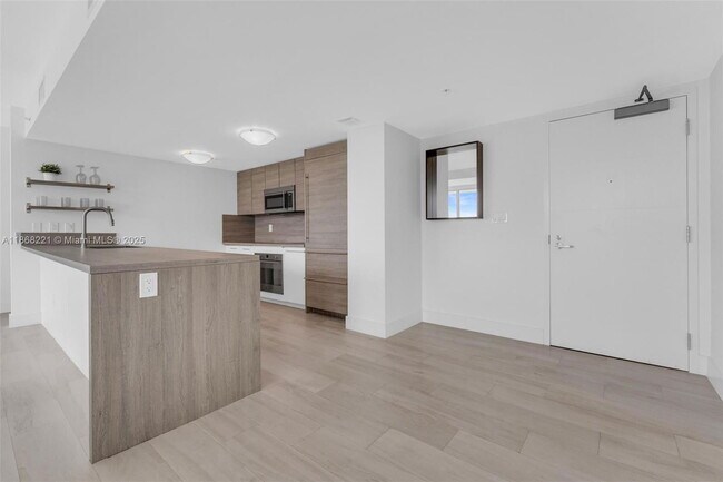 Building Photo - 400 Sunny Isles Blvd