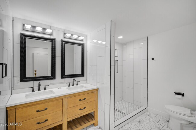 Building Photo - 4028 E Edgemont Ave