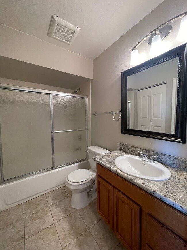 Building Photo - Beautiful Condo in Gated Community