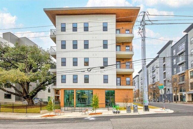 Building Photo - 2500 Longview St