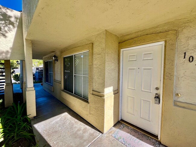 Building Photo - Beautiful 3B 2BA Condo in Eastlake w/ AC a...