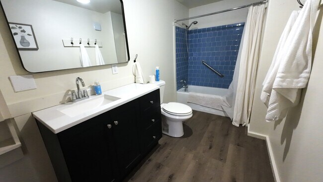 Building Photo - 304 W Pine St