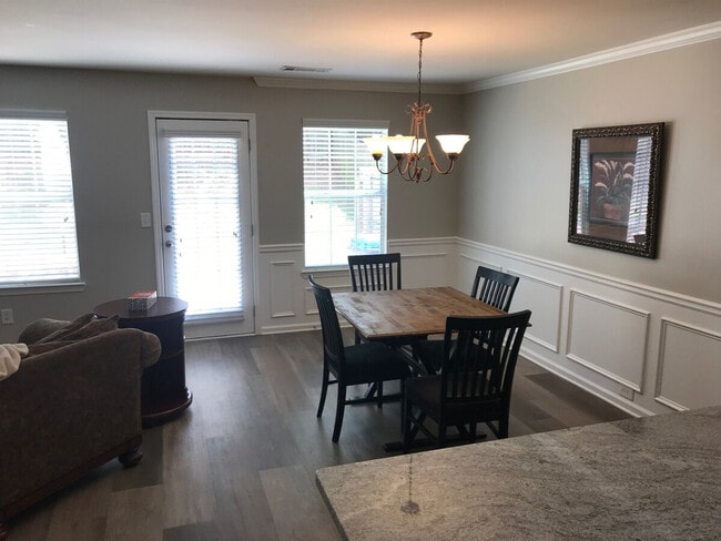 Building Photo - 327 Hidden Creek Ln