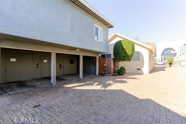 Building Photo - 630 E Cedar Ave