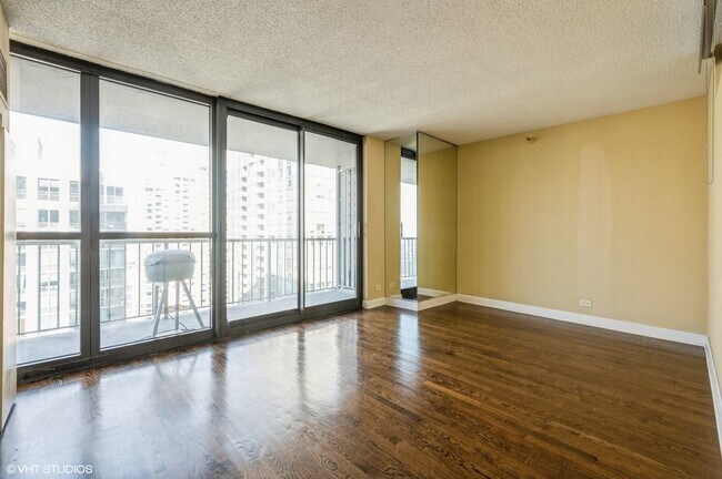 Building Photo - 10 E Ontario St
