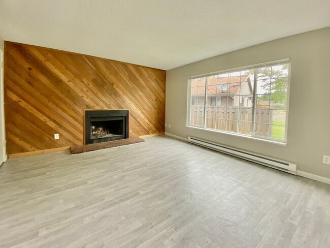 Building Photo - PL T OSTR01