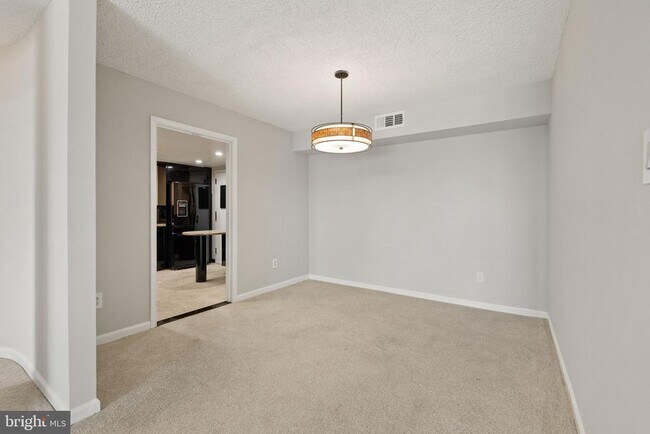 Building Photo - 1101 S Arlington Ridge Rd