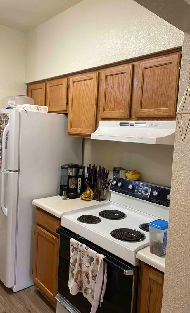 Building Photo - Lovely 2-Bedroom Condo with Modern Comfort...