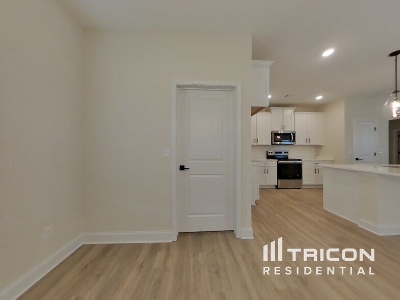 Building Photo - 615 Cantrell Dr