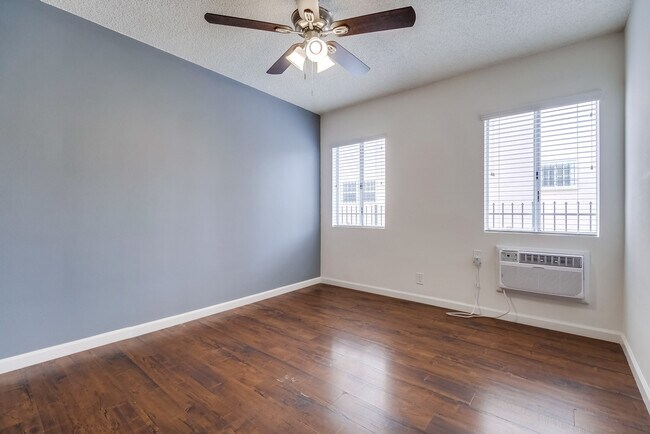 Building Photo - 2485 Venice Blvd  Venice Blvd Apartment