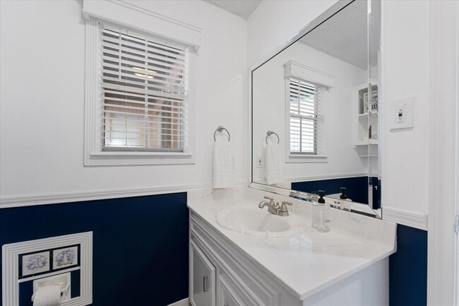 Building Photo - 225 Capetown Way