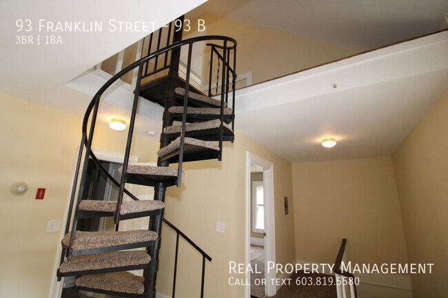 Building Photo - Spacious 3 Bedroom Duplex in Somersworth!