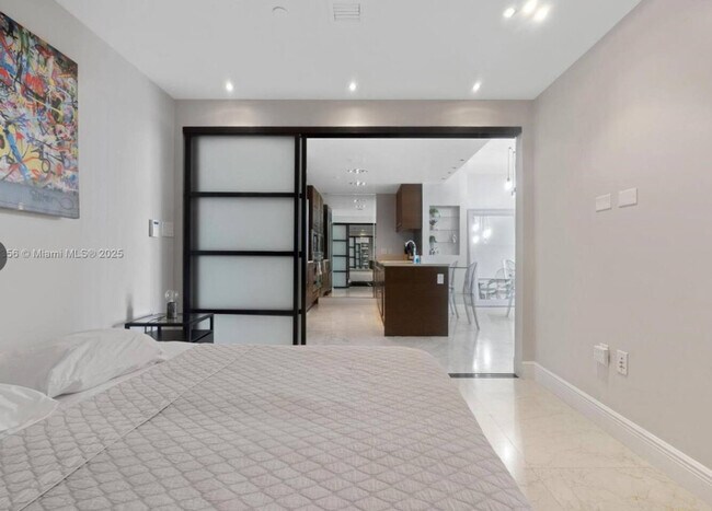 Building Photo - 481 Brickell Ave