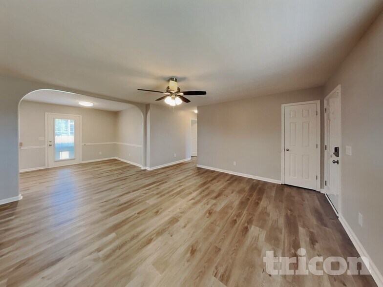 Building Photo - 1612 Robert Rd