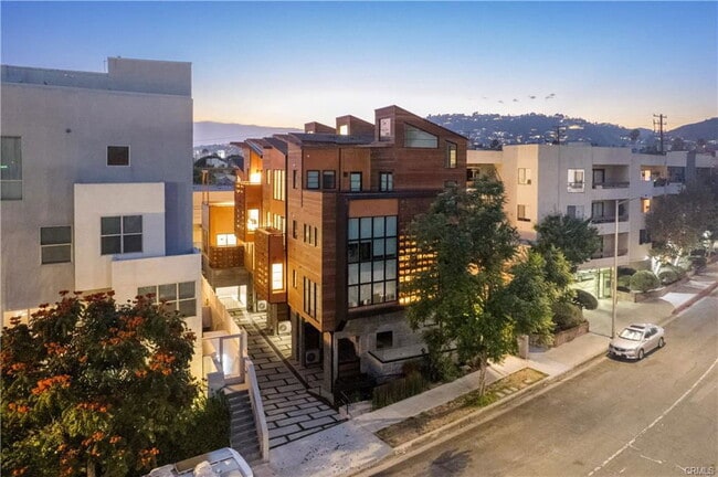 Building Photo - 1035 1/2 North Vista Street, West Hollywoo...