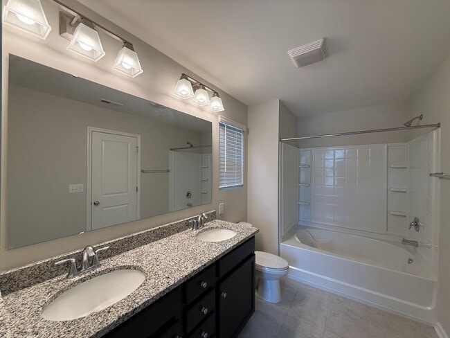 Building Photo - Updated 3 Bedroom Townhome with Harrisburg Schools