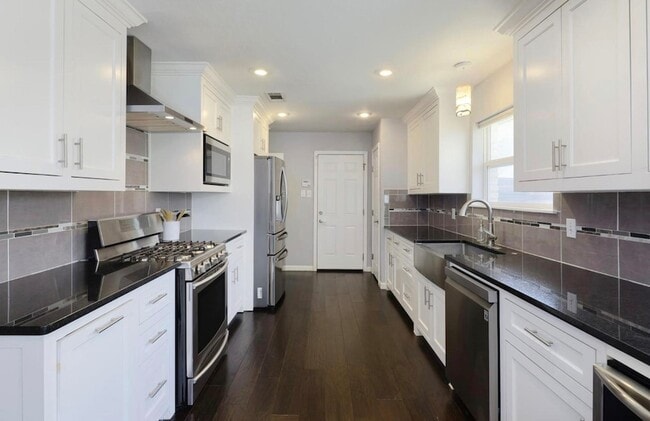 Building Photo - 10282 Vinemont St