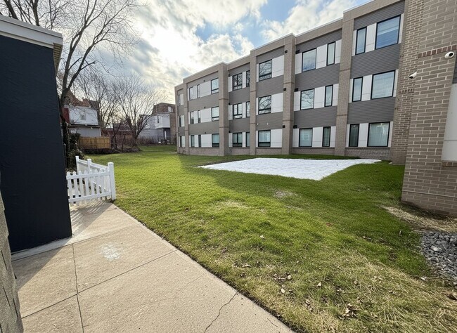 Building Photo - 620 n Wilton-