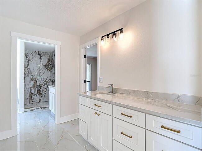 Building Photo - 4072 Belmoor Dr