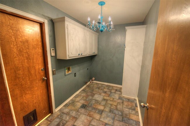Building Photo - 3117 SW 125th St