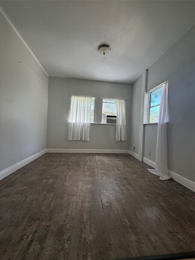 Building Photo - 2121 Avenue K