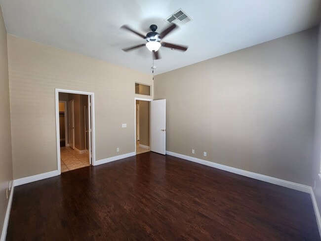 Building Photo - A Fabulous 3 Bedroom Townhome In North Las...